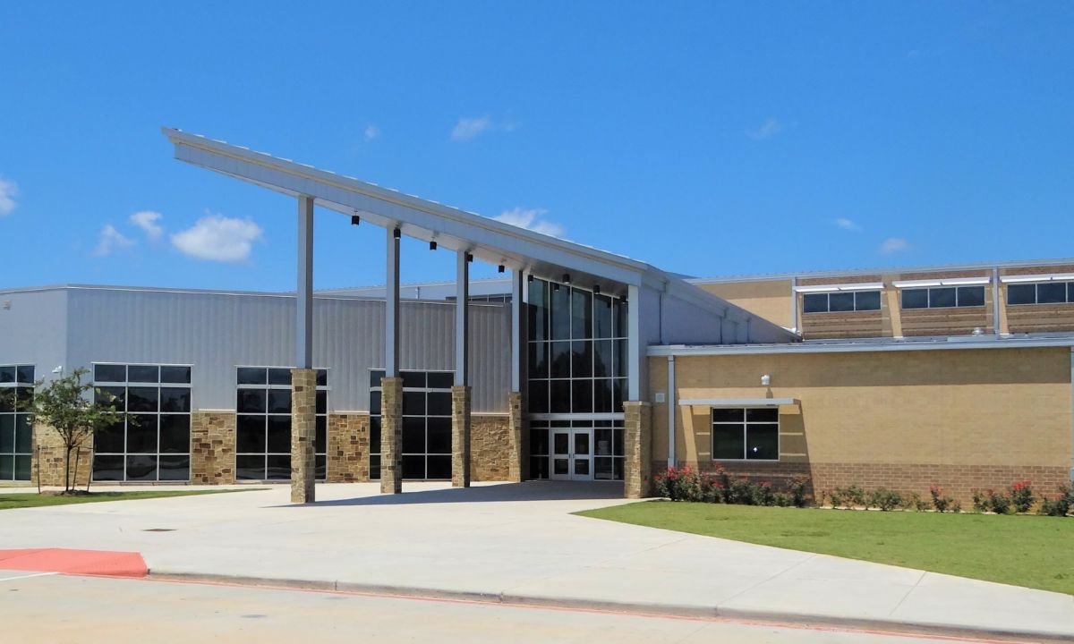 Oak Hills junior high school building exterior entrance